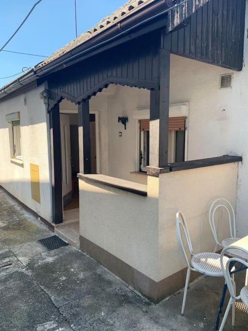 Cheerfull 2-Bedroom With Patio. Close To All Ameneties. Загреб Екстериор снимка